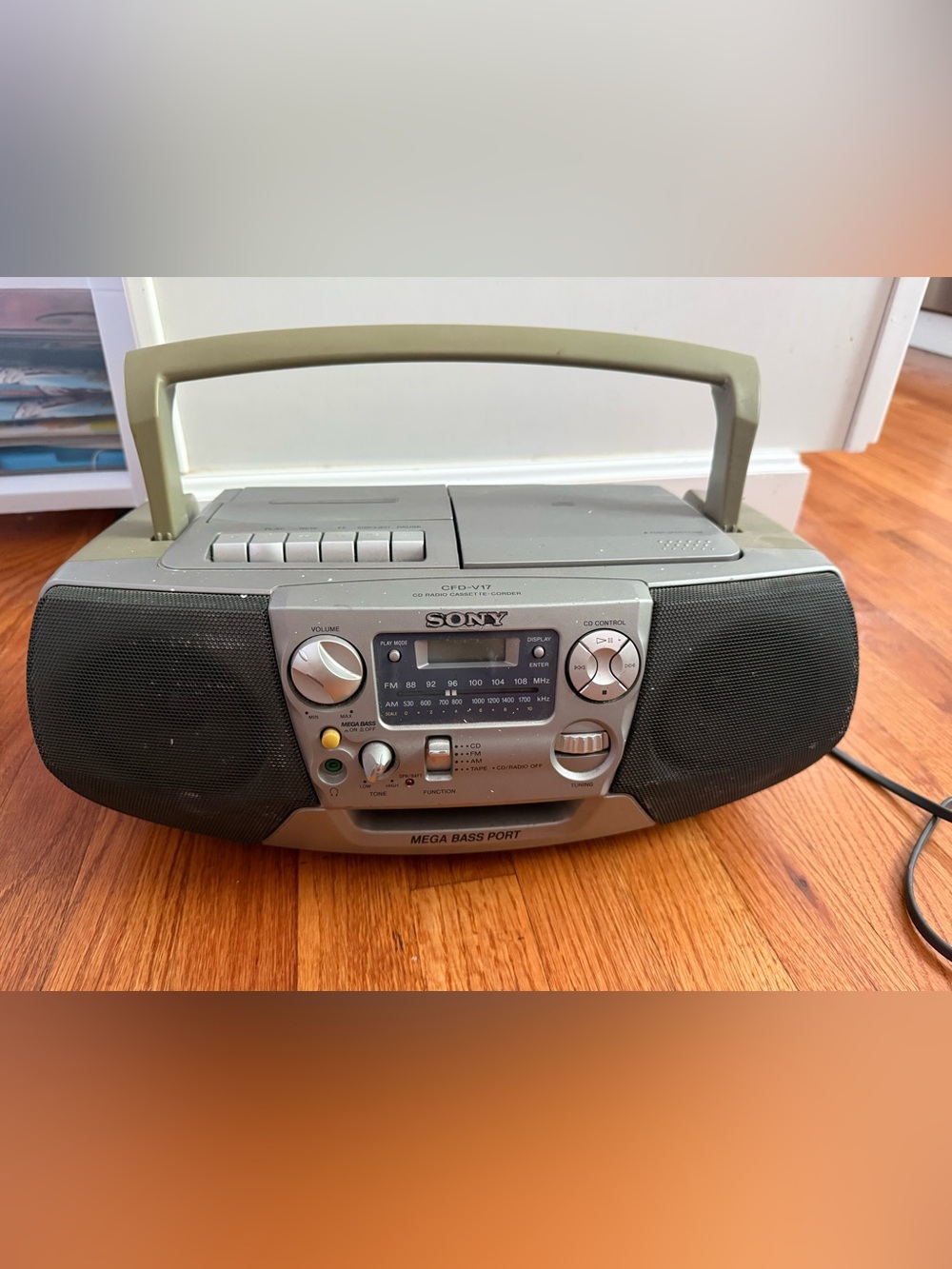 Sony CFD-V17 Portable Stereo Boombox AM FM CD Cassette Player Works!